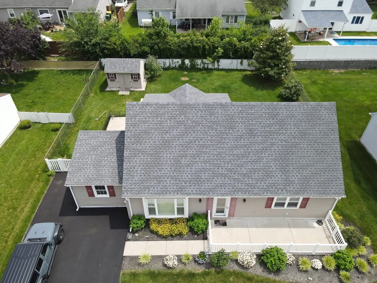 iRoofer crew installing shingles on a Georgia home